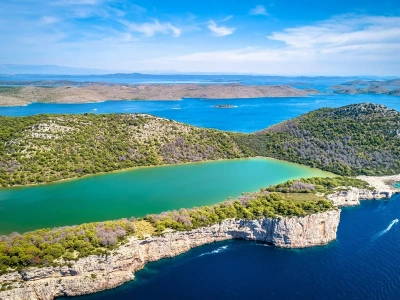 Nie uwierzysz, że jesteś w tym znanym kraju. Jezioro niczym skarb spoza Europy