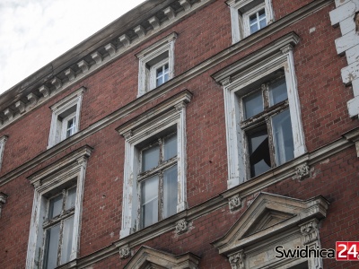 Popadająca w ruinę zabytkowa kamienica dostanie drugie życie? [FOTO]