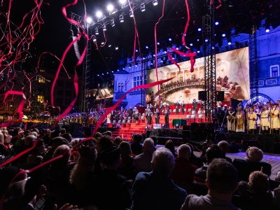 1000 lat Korony Polskiej w Krakowie. Historyczne widowisko mimo ulewy (ZDJĘCIA)