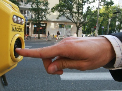 Co kryje żółta skrzynka na pasach? Ten element zauważysz dopiero z bliska