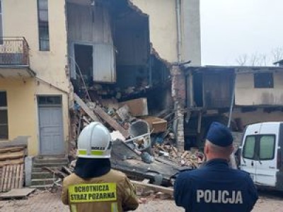 Runęła ściana kamienicy. Trwa akcja ratunkowa