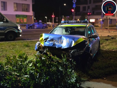 Radiowozem na czerwonym świetle. Cztery osoby w szpitalu