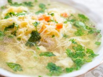 Dorzucam do rosołu zamiast natki pietruszki. Ma wtedy lepszy smak i aromat