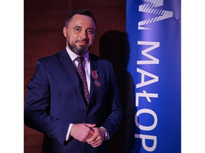 Radny gminy Chełmiec z Brązowym Krzyżem Zasługi. Rafał Kmak doceniony przez Prezydenta RP