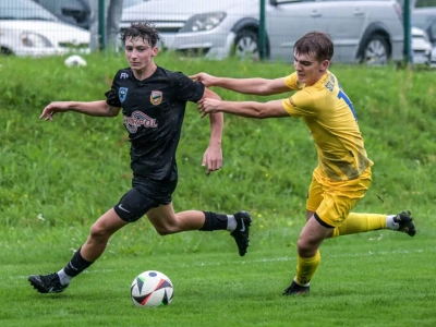 Festyn bramek w Starachowicach!  Rezerwy Stara wygrywają 7:0. Galeria zdjęć z meczu!