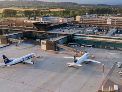 Niebezpieczne zdarzenie na polskim lotnisku, samolot wypadł z pasa. Loty zostały wstrzymane