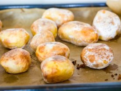 Najlepszy sposób na pieczone ziemniaki. Naprawdę smakują jak z ogniska