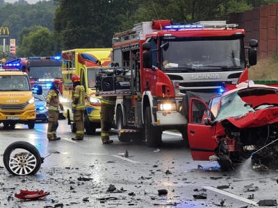 Kto naprawdę powoduje wypadki w Polsce? Raport Policji 2024 obala mity. Młodzi kierowcy na cenzurowanym.