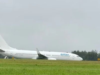 Lotnisko w Balicach zamknięte co najmniej do godziny 18. Trwa wyciąganie samolotu z pasa zieleni