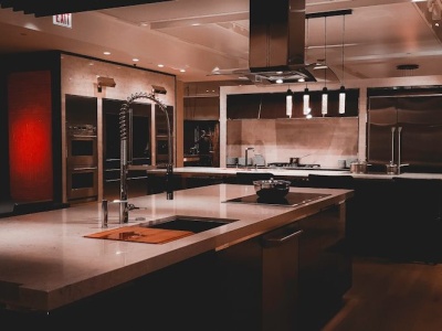 Ile kosztuje 1 metr frontu lakierowanego?