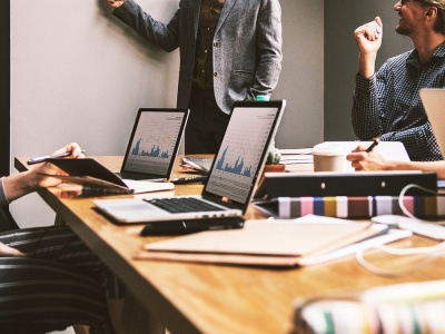 Firmy tracą najlepszych pracowników. Oto powód masowych odejść