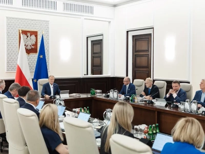 Zmiany w rządzie nie przekonały Polaków. 