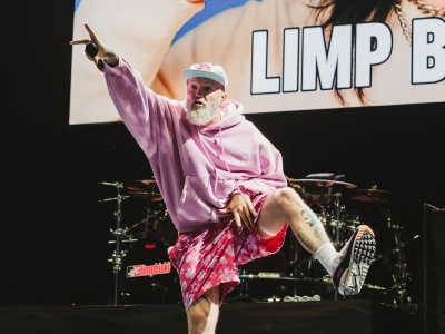 Limp Bizkit wydają pierwszy singiel od czterech lat. Zespół wspomina Chestera Benningtona i Davida Bowiego