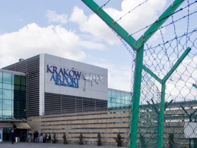 Samolot wypadł z pasa na lotnisku w Balicach. Są nowe informacje i oświadczenie linii lotniczej