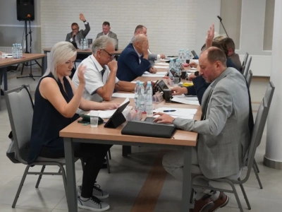 Gorąca sesja Rady Miejskiej w Czyżewie: spory o magazyny, byłego dyrektora i młodzieżową radę [FOTO + RETRANSMISJA]