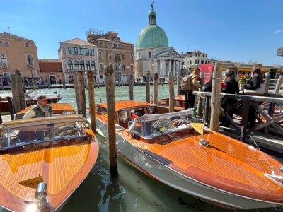 Nawet 10 euro za wstęp do miasta. Turyści płacą, a Wenecja i tak się korkuje