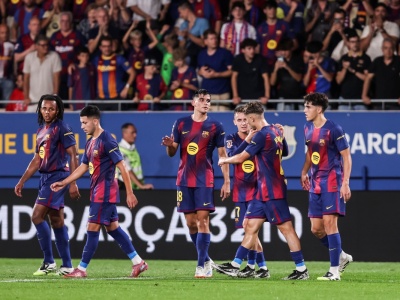 Barcelona zdemolowała Valencię, Lewandowski zaczyna strzelanie! [WIDEO]