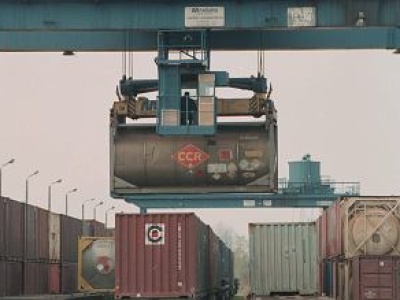 Chiny wpychają auta, a nie biorą od nas nawet kurzych nóżek. Po co więc przyjeżdża szef dyplomacji Chin?