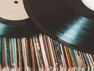Płyty winylowe i kasety magnetofonowe z PRL-u warte krocie. Tych tytułów poszukują kolekcjonerzy
