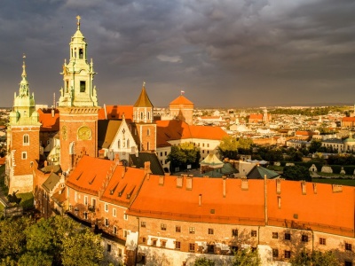 Poniedziałek pod znakiem burz i deszczu. IMGW ostrzega przed silnym wiatrem