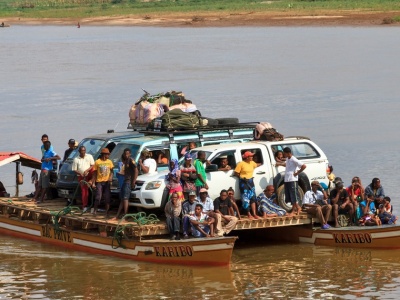 Jechali na wesele. Autobus z kobietami i dziećmi runął do rzeki