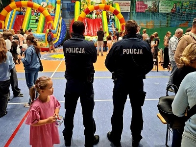 Policjanci na festynie „Dla psiaka i kociaka” w Ząbkowicach Śląskich [ZDJĘCIA]