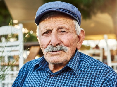 Na tej greckiej wyspie ludzie żyją dłużej niż gdziekolwiek indziej w Europie. W czym tkwi ich sekret?