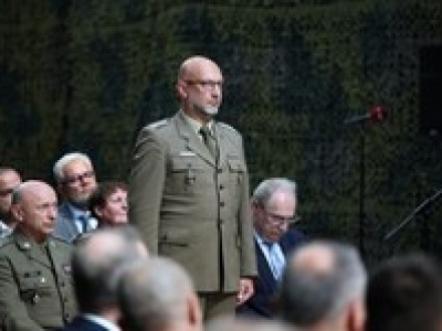 Zmiana w armii, powstaje nowe dowództwo. 