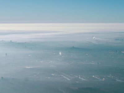 Smog zabija po cichu – dlaczego Polacy go lekceważą? Nowe dane z raportu CMKP