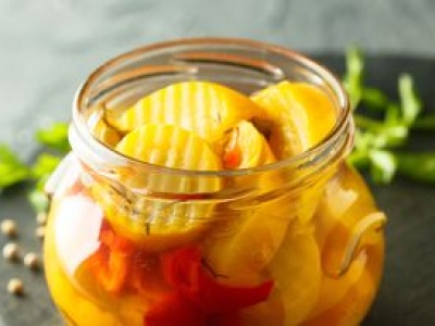 Dodatki, które walczą z infekcją. Piklami w tej marynacie zajadamy się całą zimę