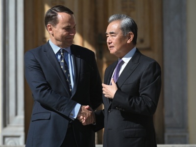 Wizyta szefa chińskiego MSZ w Polsce. Spotkał się z prezydentem i ministrem Sikorskim