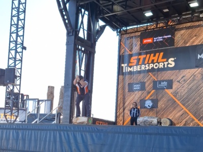 Kto najszybciej rąbie drewno? Mistrzostwa Polski STIHL Timbersports w Barzkowicach [video]