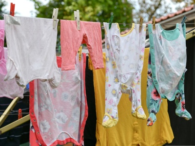 Przestrzega, by tak nie prać dziecięcych ubranek. Viralowy sposób 