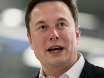 Musk rzuca miliard, akcje Tesli w górę. Nawet papież zareagował