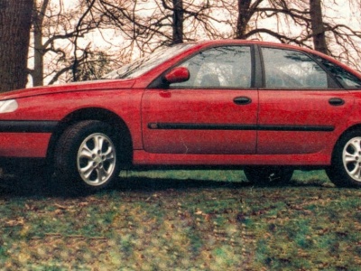 Renault Laguna 2.0 S 16V – Francuzi górą? | Wrażenia z jazdy z „Motoru” nr 23/1995 r.