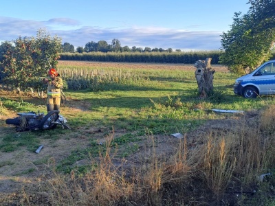 Wypadek na DK79. Motocyklista w szpitalu z ciężkimi obrażeniami