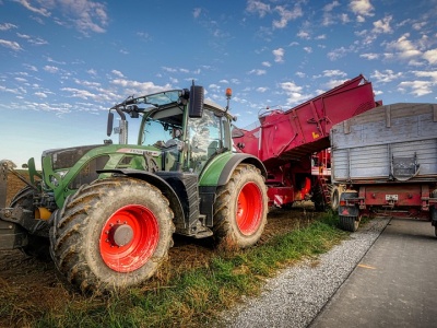 35-letni mężczyzna podczas prac polowych wpadł do maszyny zbierającej ziemniaki. Na miejscu śmigłowiec LPR