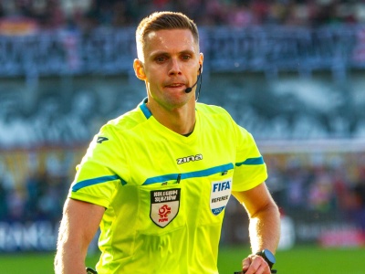 Polski arbiter zadebiutuje w Lidze Mistrzów. Poprowadzi mecz… debiutanta