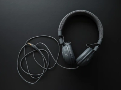 Co wyróżnia DT 990 PRO X na rynku słuchawek?