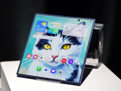 Samsung odrobił lekcję ze składaków. Może otwierać szampana