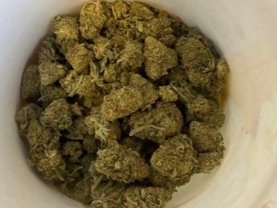 Para stosowała przemoc wobec dziecka. Podczas kontroli policja odkryła narkotyki