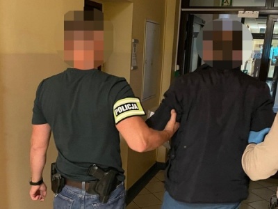 Incydent w centrum Tarnowskich Gór. Zboczeniec dotykał 20-latkę w intymne miejsca. Wcześniej ją śledził