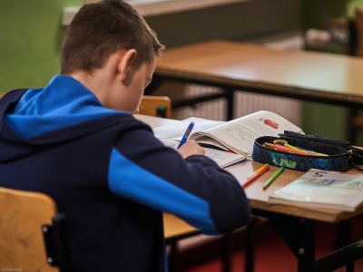 Edukacja w Polsce jest bezpłatna? Mama trzecioklasistki: To mit