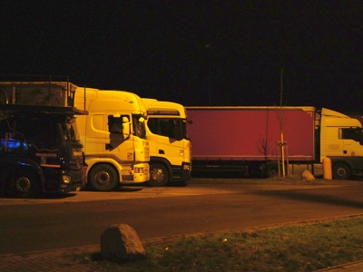 Parkingowy atak na polskiego kierowcę, z głęboką raną ciętą – komentarz policji