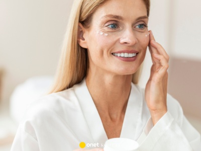 To serum nie ma sobie równych. Unosi opadającą powiekę jak winda i wymazuje kurze łapki