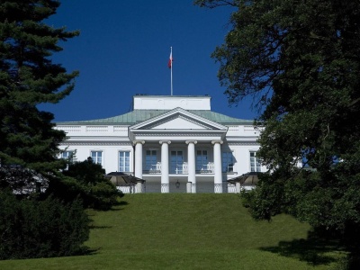 Dron nad Belwederem i budynkami rządowymi. Nowe informacje, wiceszef MSWiA komentuje