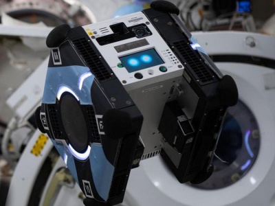 Wojsko przetestowało robota na orbicie. Fruwa jak astronauta i dokręci śrubkę