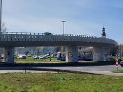 Uszkodzona estakada na pl. Społecznym. Jest oficjalny komunikat miasta