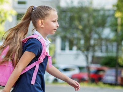 Rodzice proszą się o surowy mandat. Niewielu wie, że dopiero wtedy dziecko może samo iść do szkoły