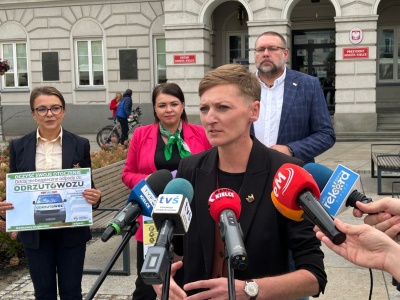 Władze Kielc chcą pomóc mieszkańcom w zbieraniu zużytej odzieży